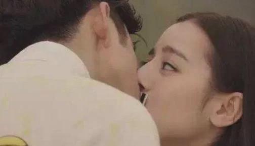 明星拍完吻戏后,明星幕后吻戏瞬间揭秘